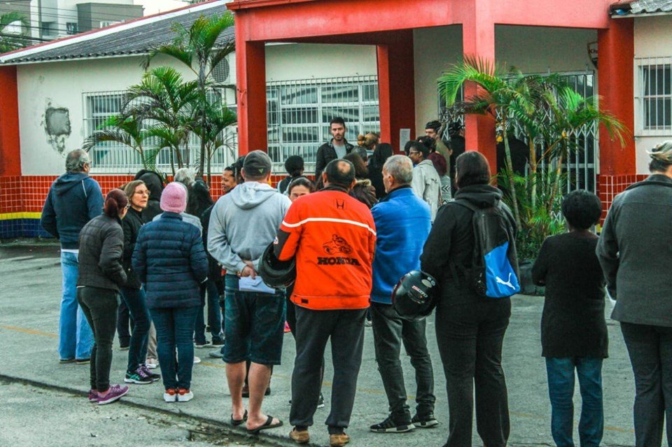 Fila em posto de saúde